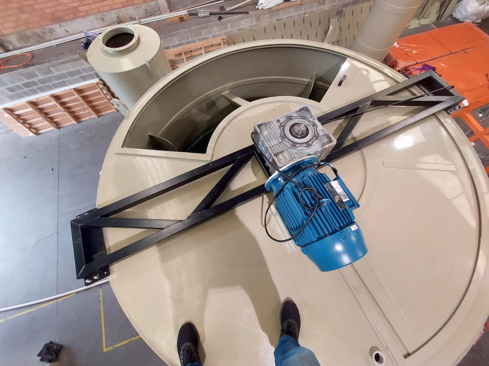 Imagem em destaque do produto Tanque Polipropileno com Misturador de 200 a 30.000 Litros